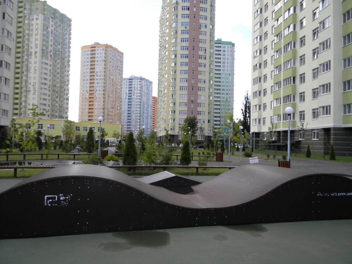 Квартира Парковые Озера Apartment Kiev Exterior photo